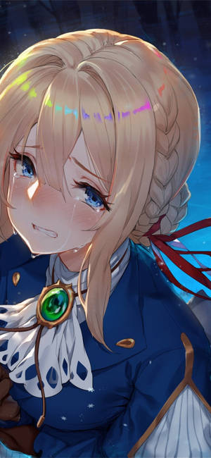 金髮辮子藍眼睛的動漫女孩在星空下微笑。