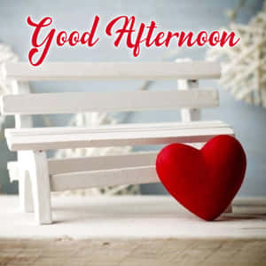 白色長凳配紅色心形及「Good Afternoon」文字，用於下午問候。