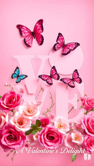 粉紅玫瑰和蝴蝶在粉紅色背景上圍繞著 LOVE 這個詞。 — 藝術 壁紙