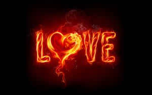 「LOVE」一詞以火熱的橙色火焰和煙霧呈現在黑暗背景中。