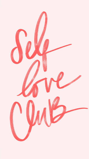 珊瑚色筆觸文字「Self Love Club」印在柔和的粉紅色背景上