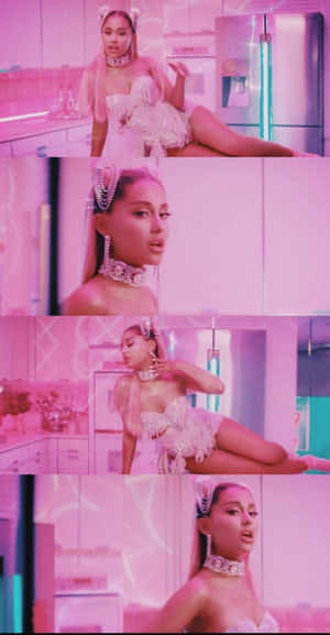 Ariana Grande 在未來風格的粉紅色廚房裡，身穿閃亮服裝和珠寶。