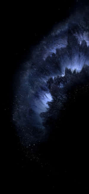 在深空中發光的藍色宇宙星雲，伴有星星。