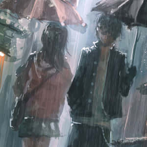 兩個人在柔和的燈光下雨中的街景中撐著傘。