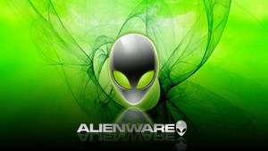 Alienware 標誌，帶有發光綠色外星人頭顱和分形背景