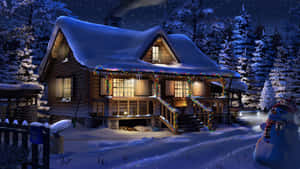 雪地冬夜森林中的舒適小屋，有節日燈飾和雪人。