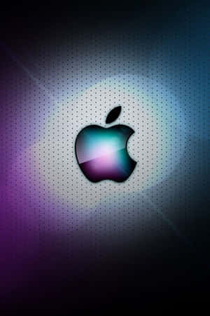 發光的Apple標誌在帶有紫色和藍色漸變燈光的穿孔背景上。