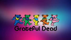 五隻彩虹色的跳舞熊，帶有「Grateful Dead」文字，背景為漸變色。