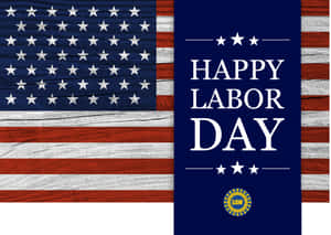 Happy Labor Day橫幅，木背景上帶有美國國旗和UAW標誌。