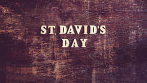 風化木背景上的 St David's Day 文字
