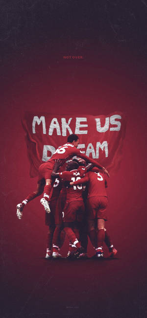 身穿紅色球衣的足球運動員在寫著「make us dream」的橫幅下聚在一起慶祝。 — iPhone X 壁紙