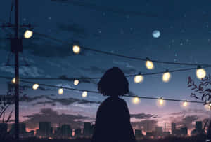 一個人在燈串下觀看城市上空星夜的剪影。 — 動漫女孩 壁紙