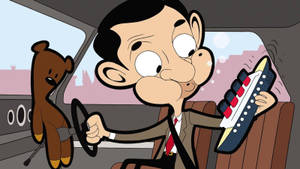 Mr Bean 駕駛一輛汽車，有一隻泰迪熊拿著玩具船。