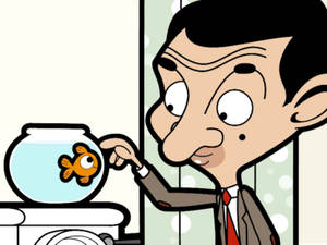 Mr Bean 指著魚缸中的金魚，表情驚訝。 — 卡通 壁紙