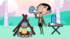 Mr Bean 喺營火附近對住大聲公大叫，枱上有食物。