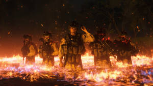 士兵在夜間站立於被火焰吞沒的水中。