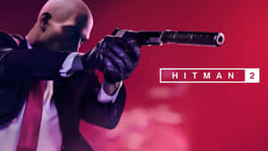 Hitman 2刺客在紅色燈光下瞄準消音手槍 — Studio Display 壁紙