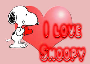 史努比拿著一個心形，上面用紅色寫著「I LOVE SNOOPY」。