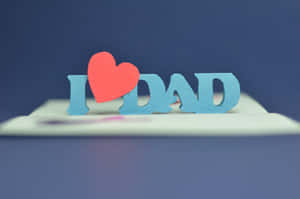 藍色紙字母拼出 I DAD，I 上方有一顆紅色心形。