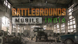 Battlegrounds Mobile India 的戰場場景，廢棄倉庫中有舊車。