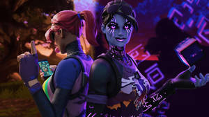 兩個帶有發光紫色點綴和未來裝備的Fortnite角色在霓虹燈照亮的數碼森林中。