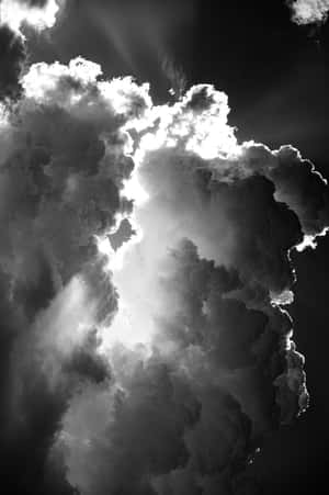 黑白陽光照射下的戲劇性雲層 — 天空景觀 壁紙