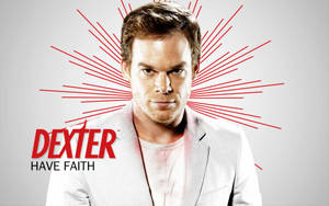 穿白色西裝的男人，紅色放射線，Dexter Have Faith 文字。
