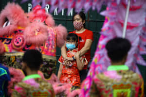 戴口罩的婦女與兒童參加中國節慶 — 中文 壁紙