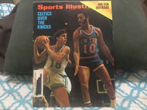復古Sports Illustrated雜誌封面，展示兩名籃球運動員在比賽中。