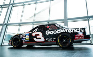黑色NASCAR賽車（編號3，Goodwrench贊助）在室內展示。