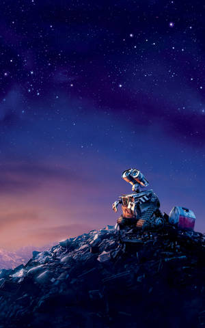 Wall-E 機器人在星空暮色下的垃圾堆上 — 手機 壁紙