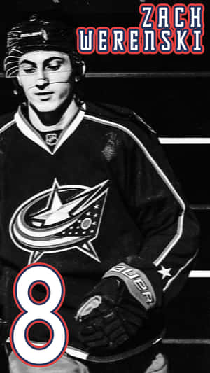 冰球運動員 Zach Werenski 身穿黑白球衣，號碼 8