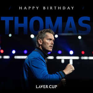 在 Laver Cup 為 Thomas 送上生日祝福，並配有舞台燈光。