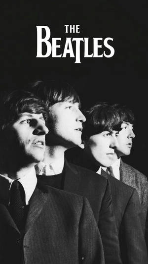 四位身穿西裝的男子向上凝視，上方有「The Beatles」文字。
