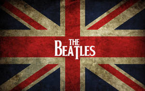 風化的英國國旗，紅色十字中央有白色 The Beatles 標誌。