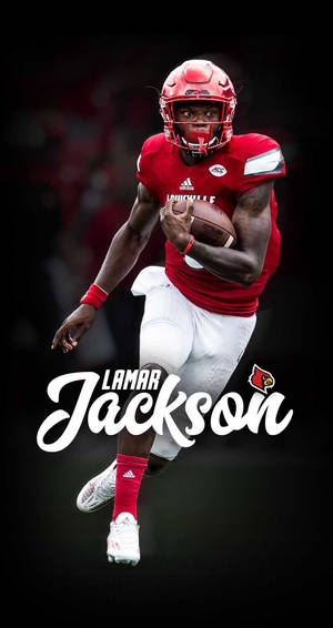 美式足球員 Lamar Jackson 身穿紅色球衣持球奔跑。