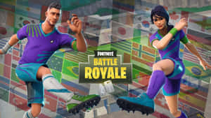 兩個穿著足球制服的Fortnite玩家在旗幟和體育場背景下擺姿勢。