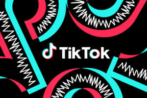 TikTok標誌被彩色抽象幾何形狀包圍在黑色背景上。 — TikTok GIF 壁紙