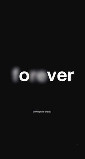 文字桌布，上面有「forever」一詞和「nothing lasts forever」這句話，白字黑底。