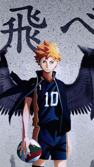 有翅膀的動漫男孩，在帶有日本文字的牆前拿著排球。