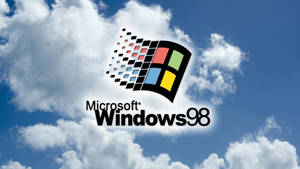 Windows 98 標誌在藍天白雲下。