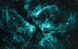 深空中有發光星星的藍綠色星雲