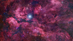 充滿星星和宇宙塵埃的充滿活力的粉紅色和紫色星雲。