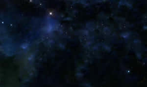 廣闊的黑暗空間，充滿發光的藍色星雲和閃爍的星星。