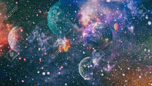 色彩繽紛的行星和星雲漂浮在佈滿星星的宇宙空間中。