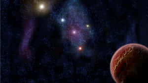 一顆微紅色的行星在深邃太空的星場和色彩繽紛的星雲中運行。