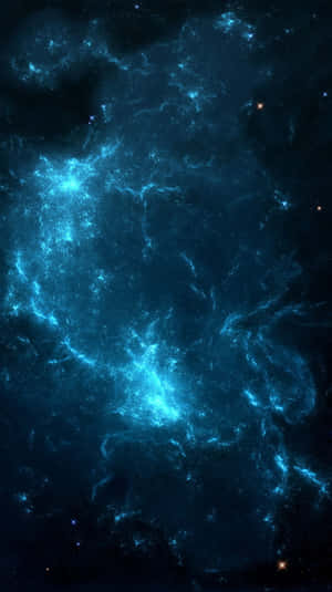 在黑暗太空背景下，帶有發光星星的鮮豔藍色宇宙星雲。 — 美學 壁紙