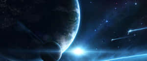 深空中的星球和月亮，流星和發光的太陽。 — 2560x1080 壁紙
