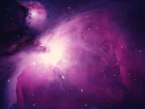 在深空中與星星一起發光的鮮豔紫色和粉紅色星雲。 — 淺紫色動態圖片 壁紙