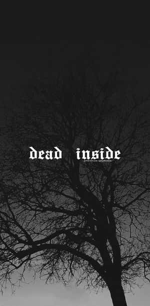 光禿樹木剪影與 dead inside 文字
